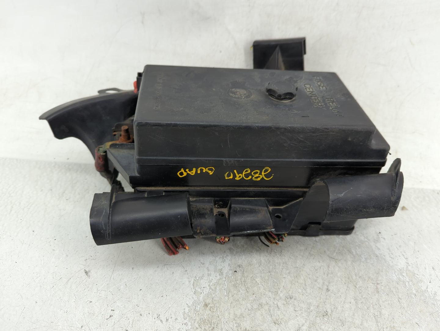 2000-2001 Chevrolet Venture Fusebox Fuse Box Panel Relay Module Fits Fits 2000 2001 OEM Used Auto Parts - Oemusedautoparts1.