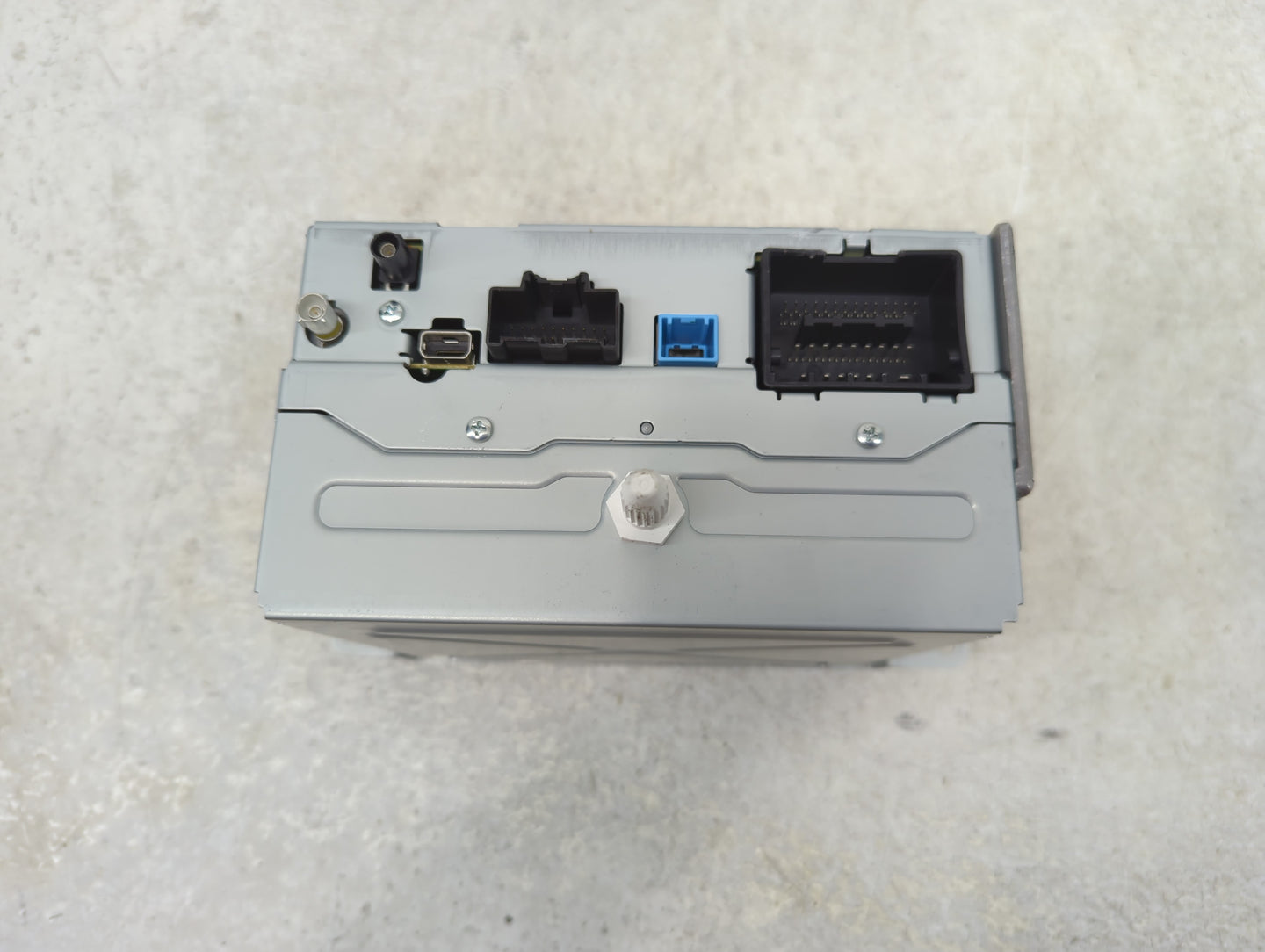 2012 Chevrolet Volt Radio AM FM Cd Player Receiver Replacement Fits OEM Used Auto Parts - Oemusedautoparts1.com