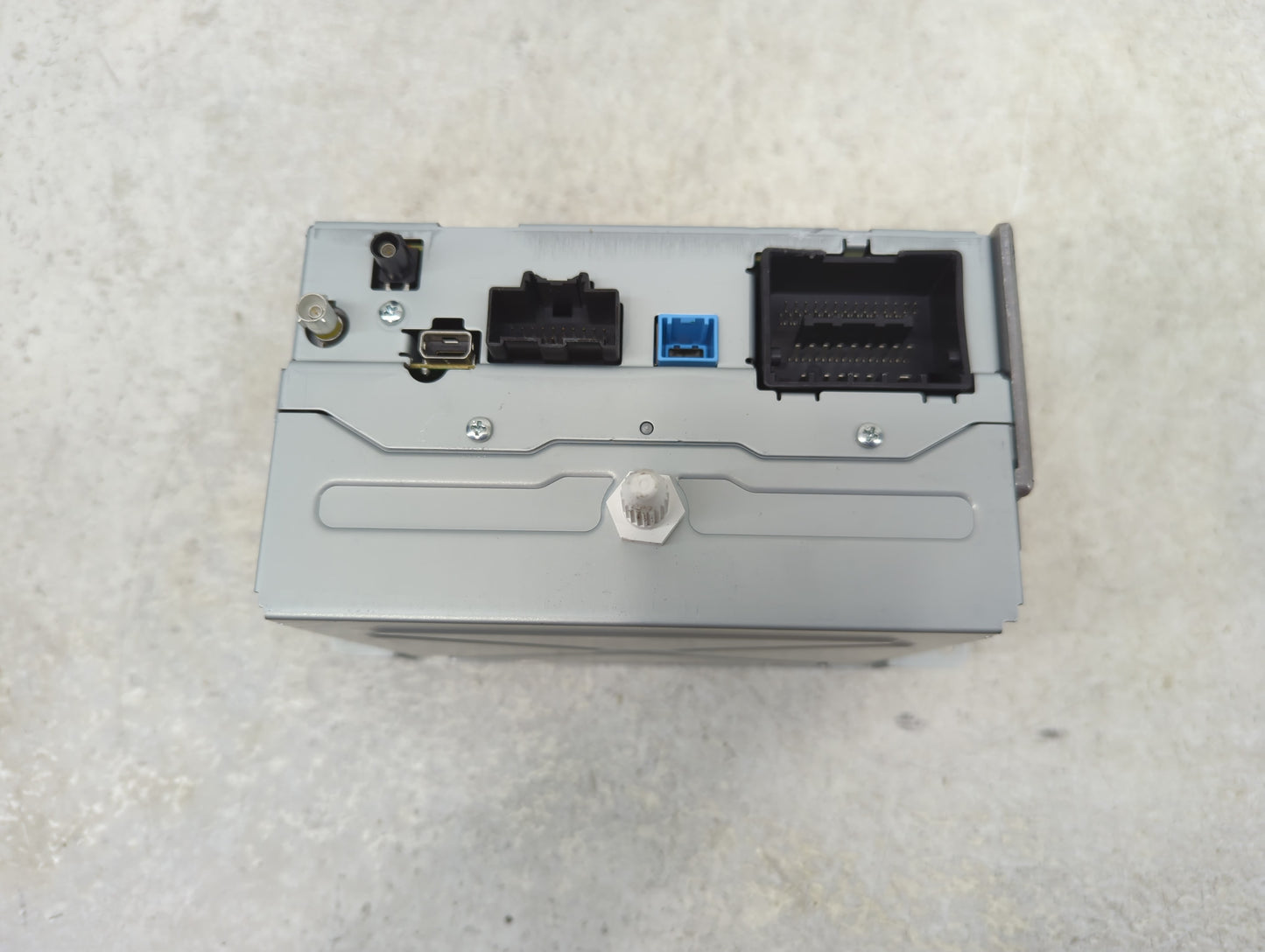 2012 Chevrolet Volt Radio AM FM Cd Player Receiver Replacement Fits OEM Used Auto Parts - Oemusedautoparts1.com