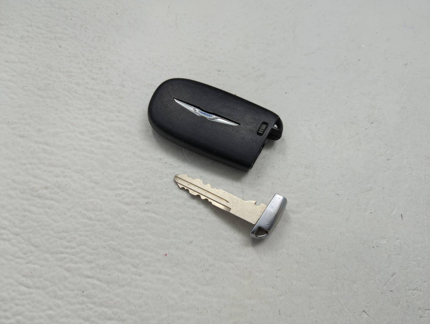 Chrysler Keyless Entry Remote Fob M3N-40821302 68066350AG 4 buttons - Oemusedautoparts1.com