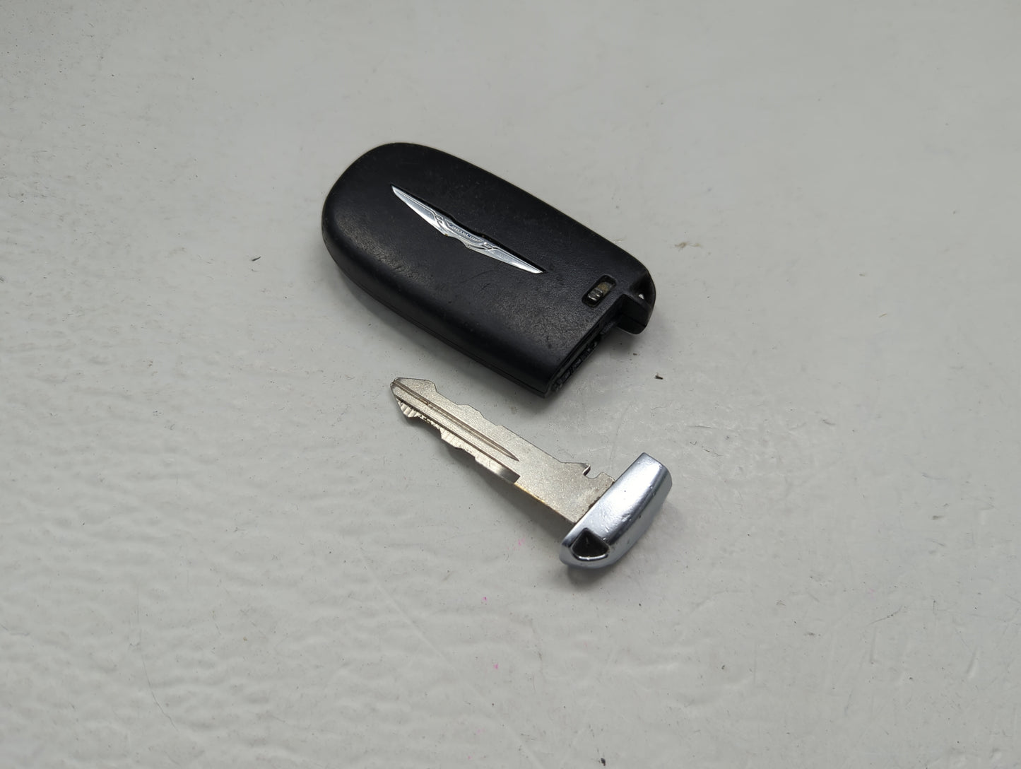 Chrysler Keyless Entry Remote Fob M3N-40821302 68394195AA 5 buttons - Oemusedautoparts1.com