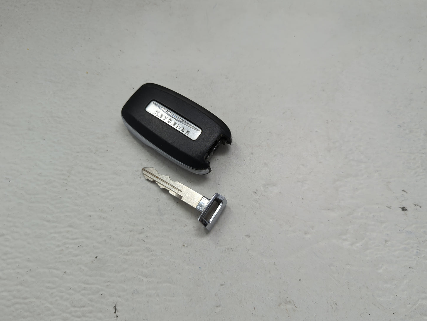 Chrysler Keyless Entry Remote Fob M3N-97395900 68217832AC 7 buttons - Oemusedautoparts1.com