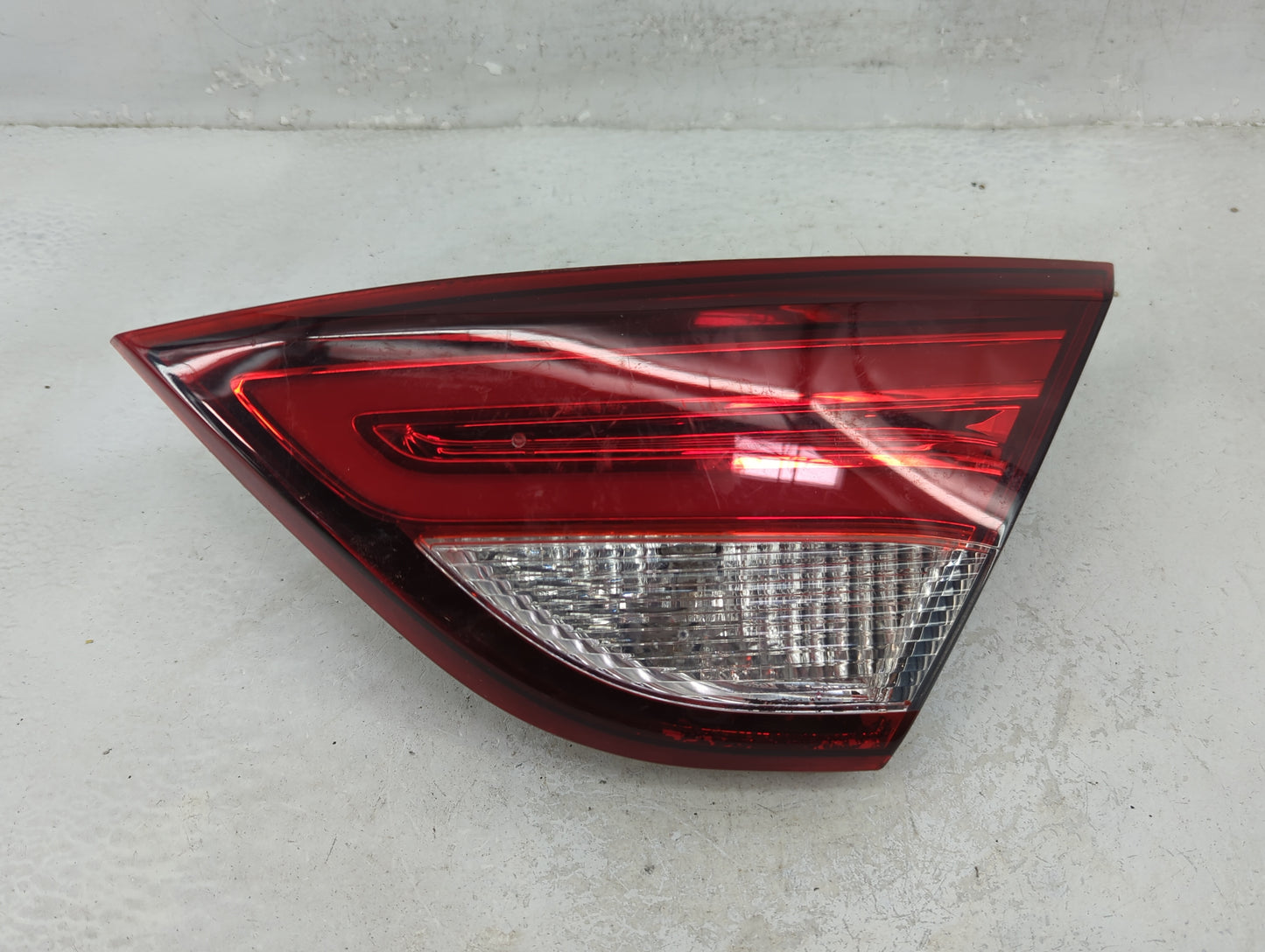 2015-2017 Chrysler 200 Passenger Right Side Deck Lid Mounted Tail Light - Oemusedautoparts1.com