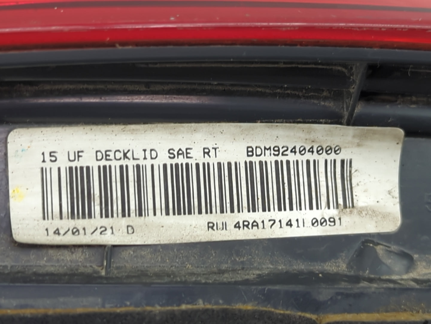 2015-2017 Chrysler 200 Passenger Right Side Deck Lid Mounted Tail Light - Oemusedautoparts1.com