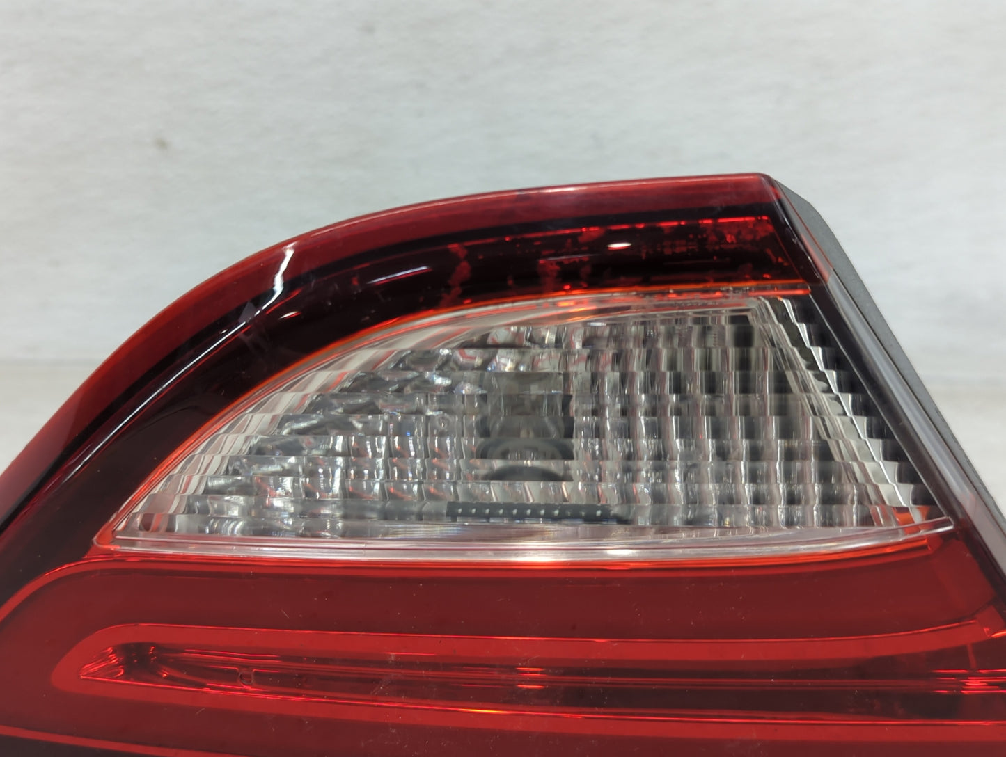 2015-2017 Chrysler 200 Driver Left Side Deck Lid Mounted Tail Light - Oemusedautoparts1.com
