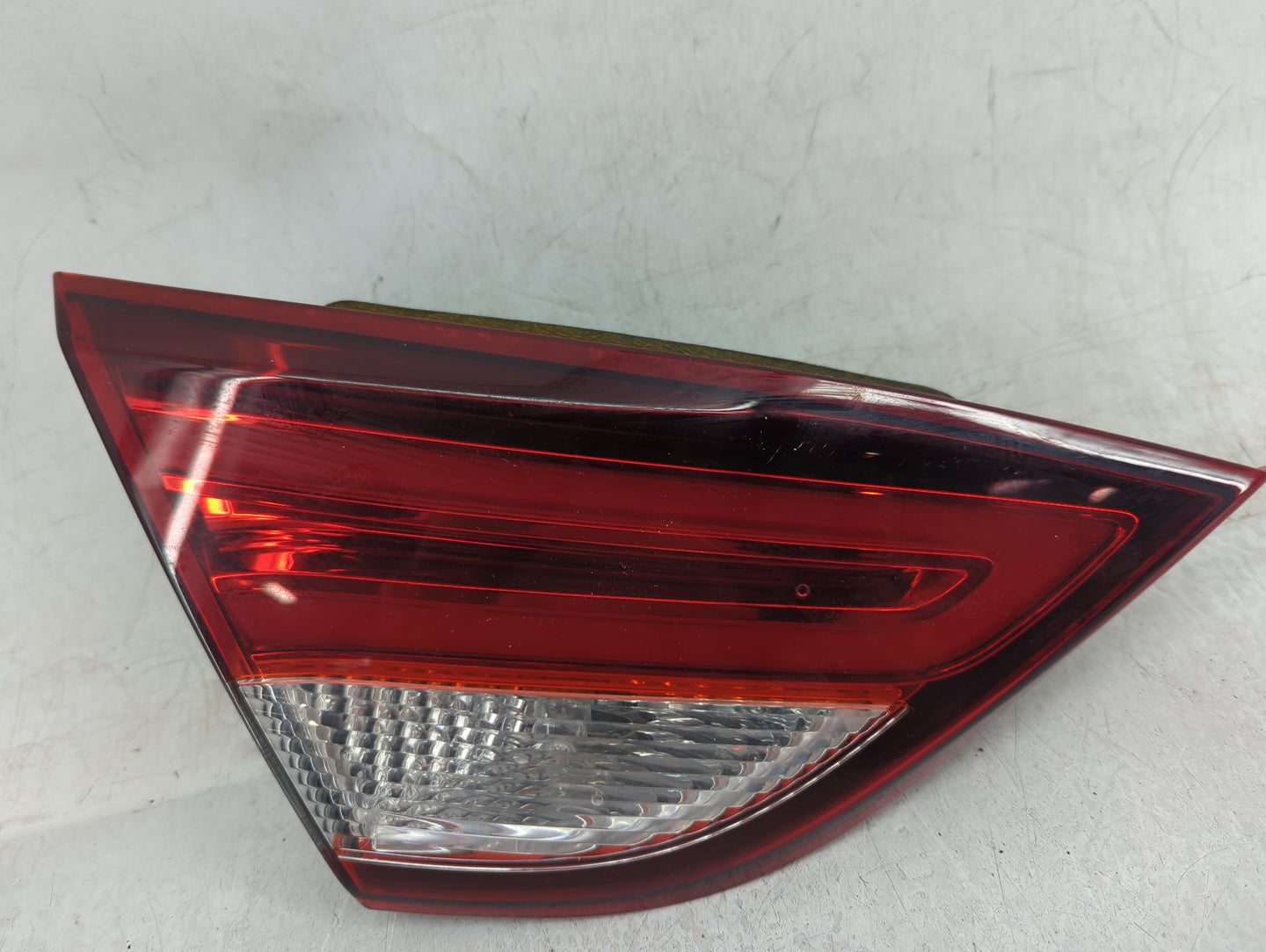 2015-2017 Chrysler 200 Driver Left Side Deck Lid Mounted Tail Light - Oemusedautoparts1.com