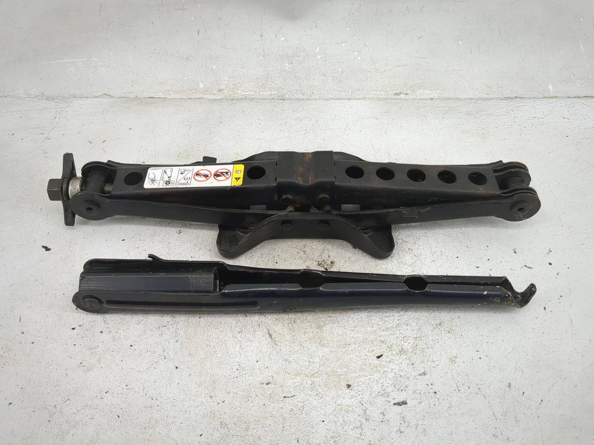 2011 Chrysler 200 Spare Scissor Car Jack 5030147 - Oemusedautoparts1.com