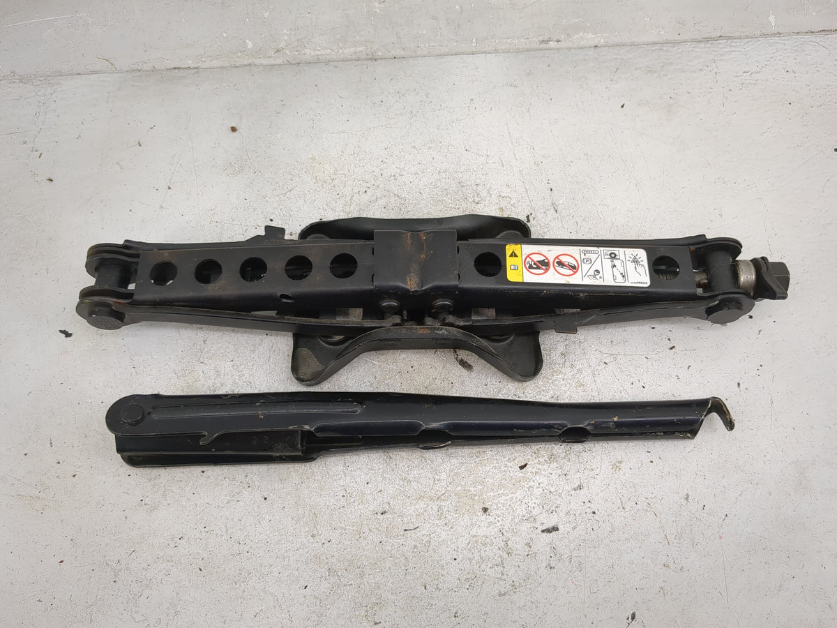 2011 Chrysler 200 Spare Scissor Car Jack 5030147 - Oemusedautoparts1.com