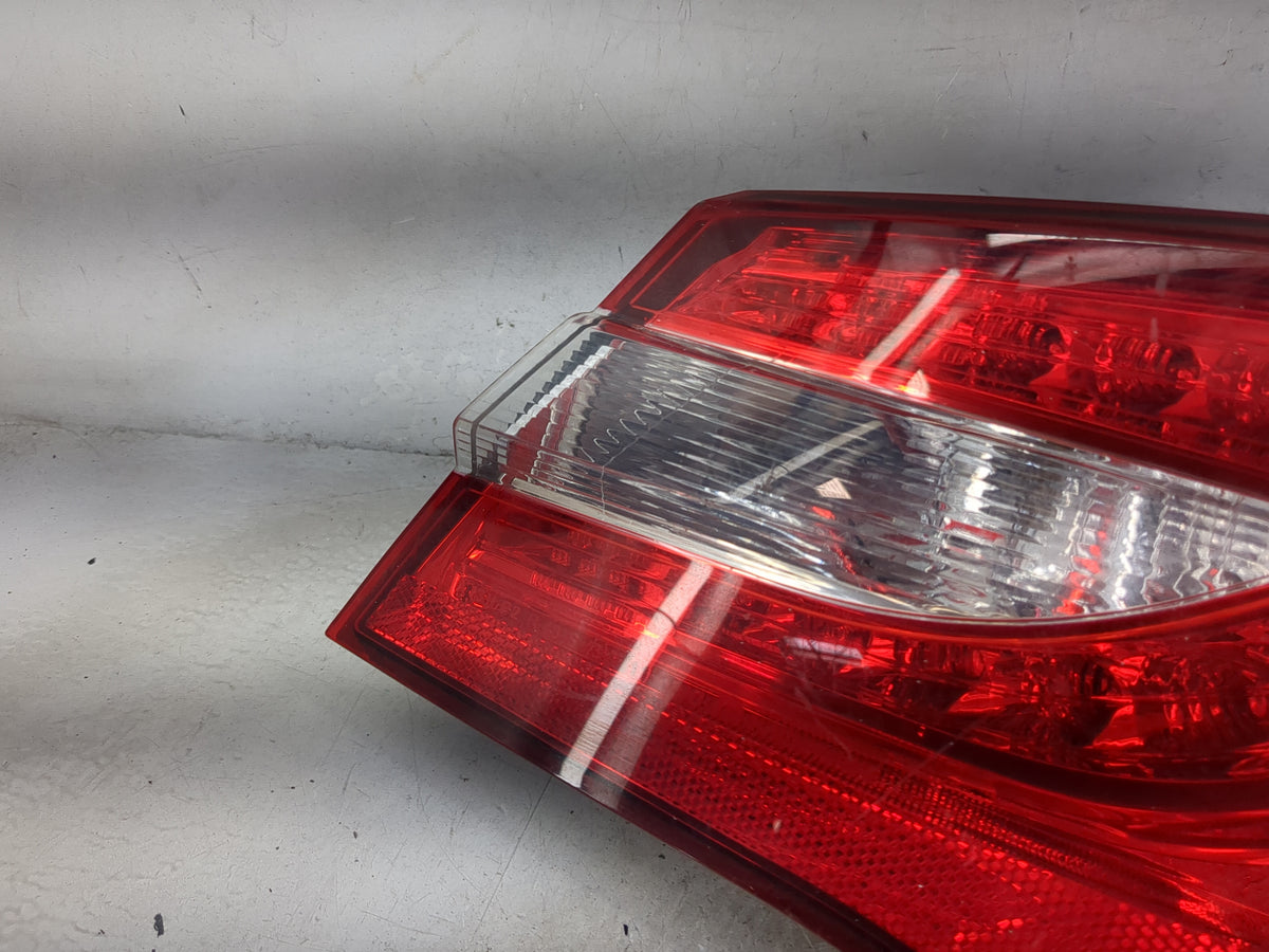 2011-2014 Chrysler 200 Tail Light Assembly Passenger Right OEM Fits Fits 2011 2012 2013 2014 OEM Used Auto Parts - Oemusedau