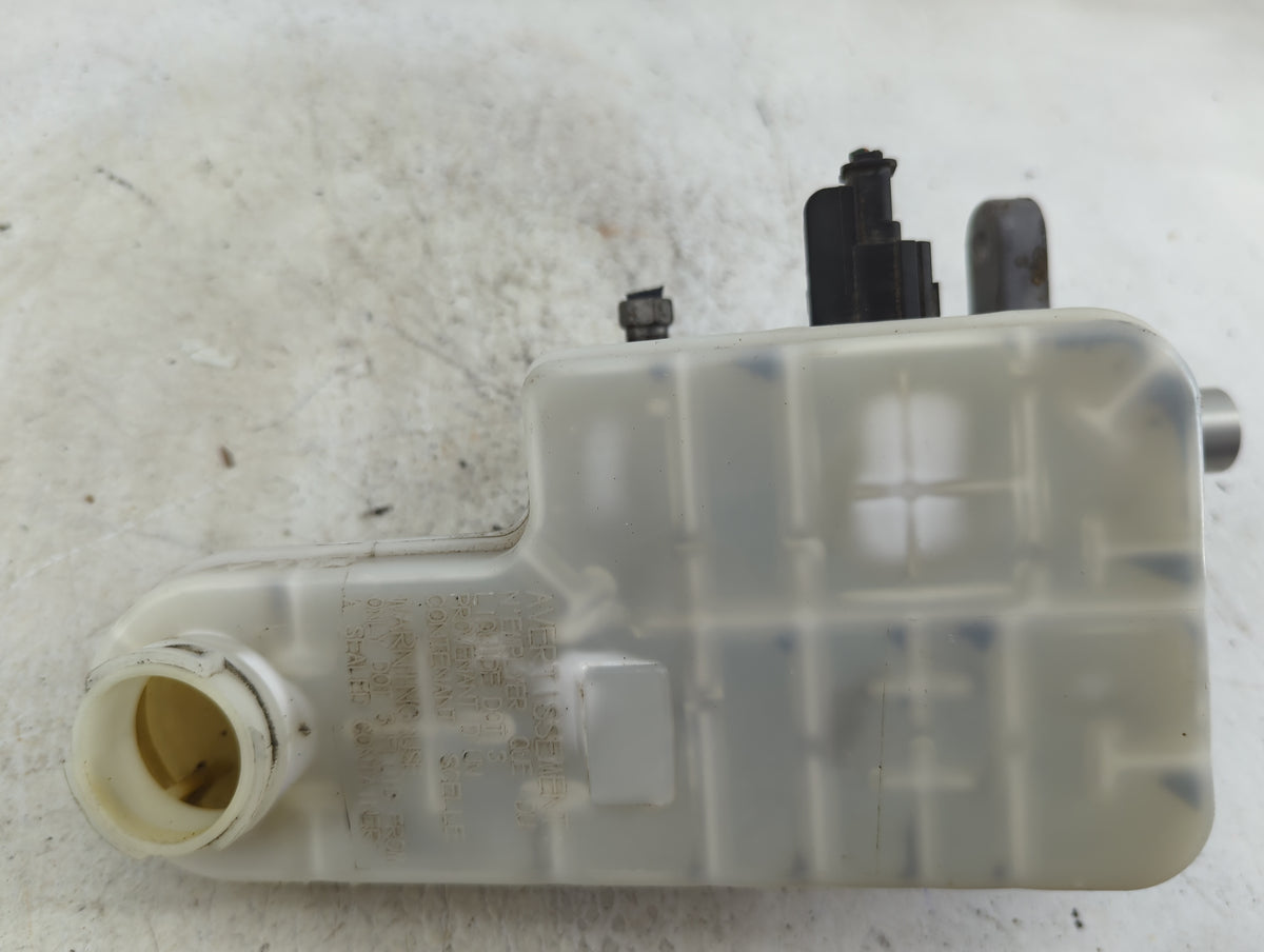 2011-2014 Chrysler 200 Brake Master Cylinder 5030262 - Oemusedautoparts1.com
