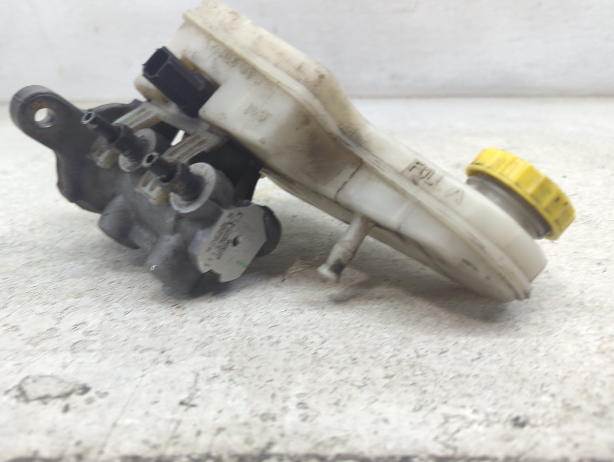 2011-2014 Chrysler 200 Brake Master Cylinder 5034009 - Oemusedautoparts1.com