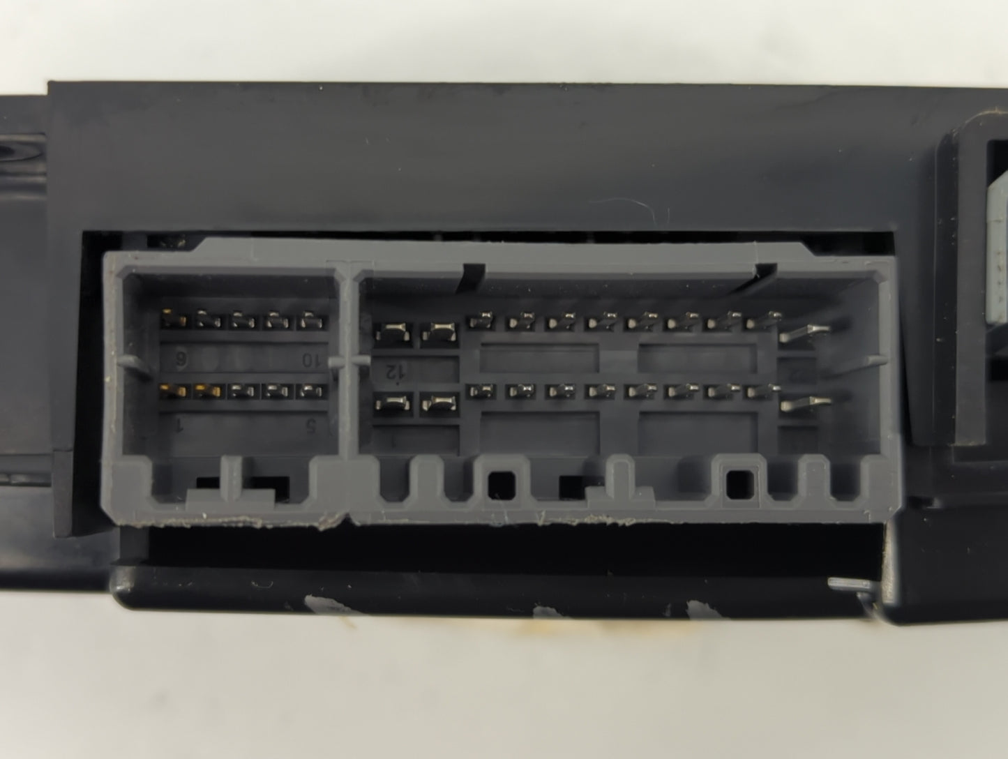 2011-2014 Chrysler 200 Body Control Module Bcm Inner Cabin Fuse Box - Oemusedautoparts1.com