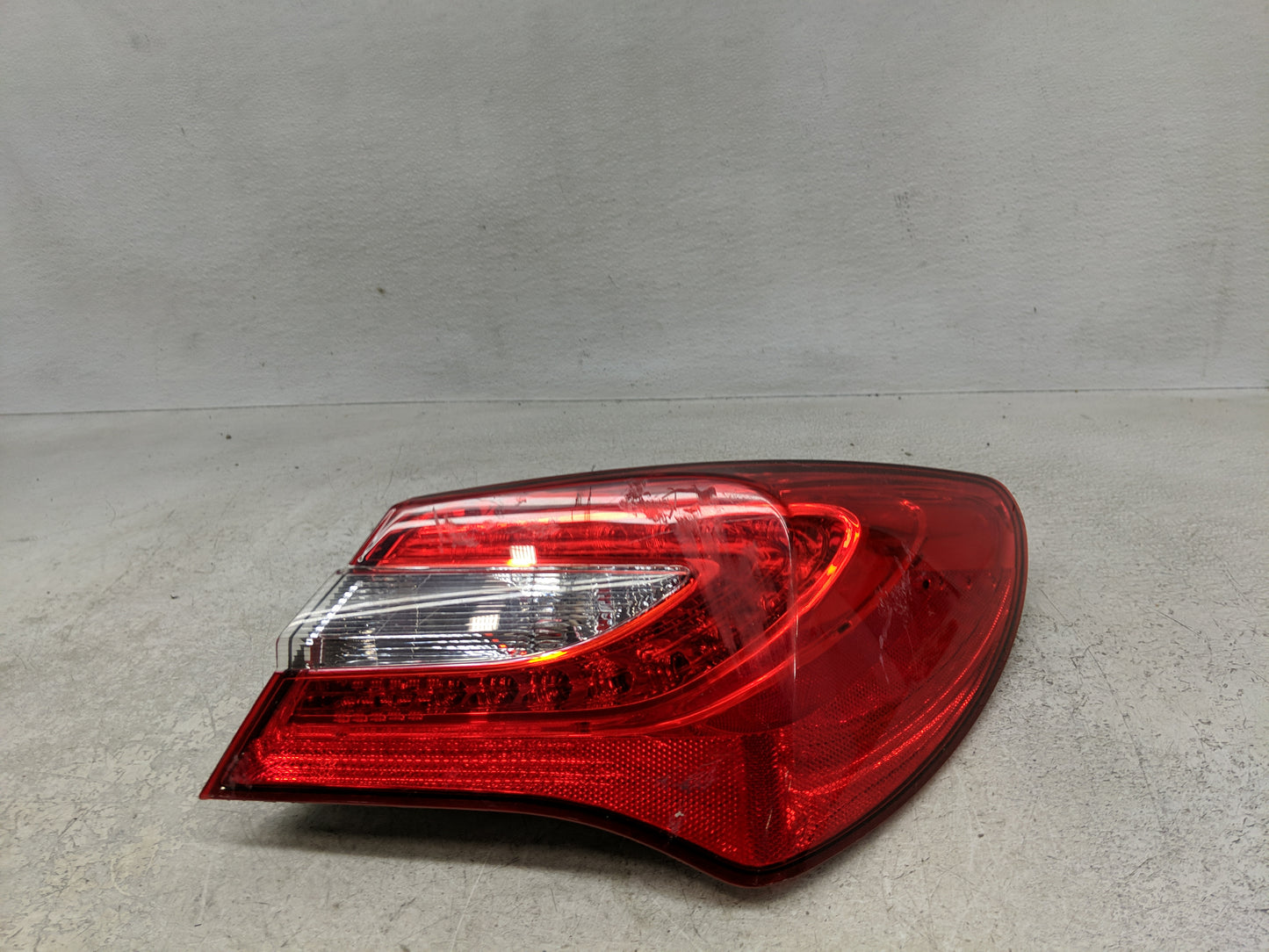 2011-2014 Chrysler 200 Tail Light Assembly Passenger Right OEM Fits Fits 2011 2012 2013 2014 OEM Used Auto Parts - Oemusedau
