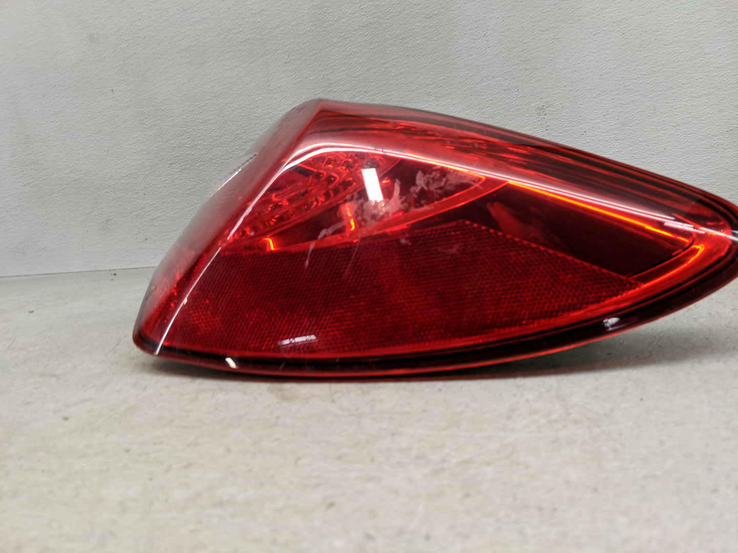 2011-2014 Chrysler 200 Tail Light Assembly Passenger Right OEM Fits Fits 2011 2012 2013 2014 OEM Used Auto Parts - Oemusedau