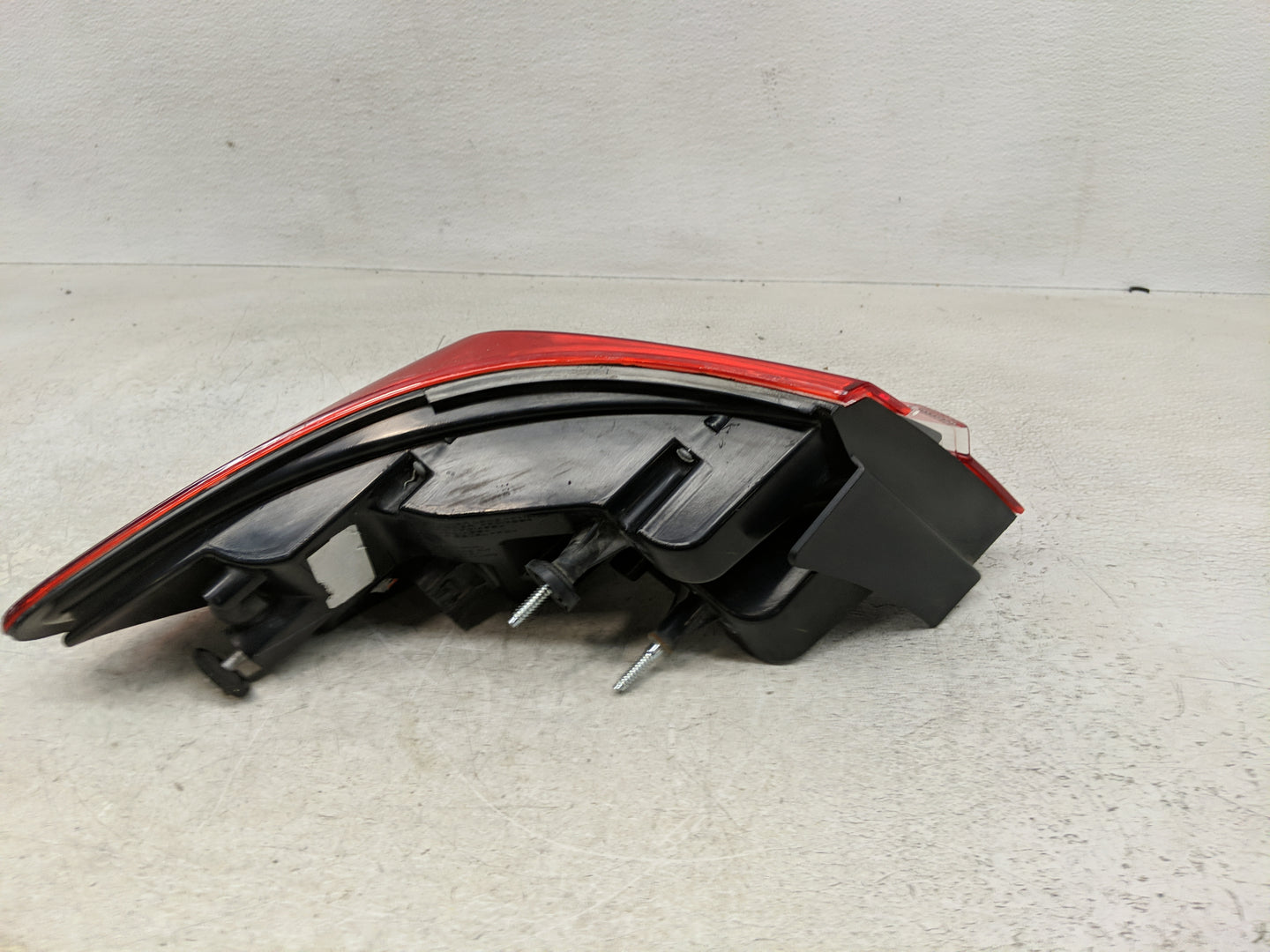 2011-2014 Chrysler 200 Tail Light Assembly Passenger Right OEM Fits Fits 2011 2012 2013 2014 OEM Used Auto Parts - Oemusedau