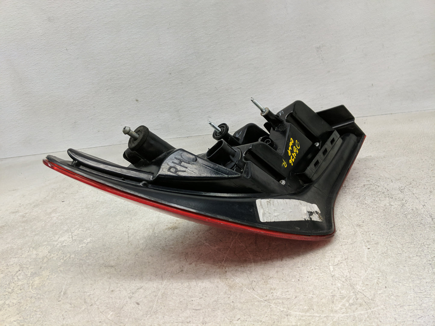 2011-2014 Chrysler 200 Tail Light Assembly Passenger Right OEM Fits Fits 2011 2012 2013 2014 OEM Used Auto Parts - Oemusedau