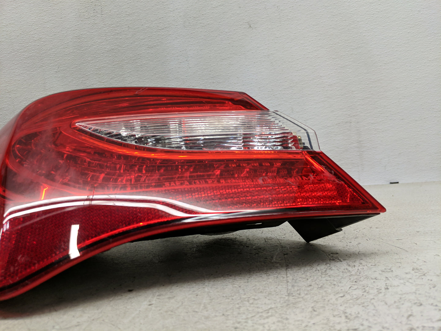 2011-2014 Chrysler 200 Tail Light Assembly Driver Left OEM Fits Fits 2011 2012 2013 2014 OEM Used Auto Parts - Oemusedautopa