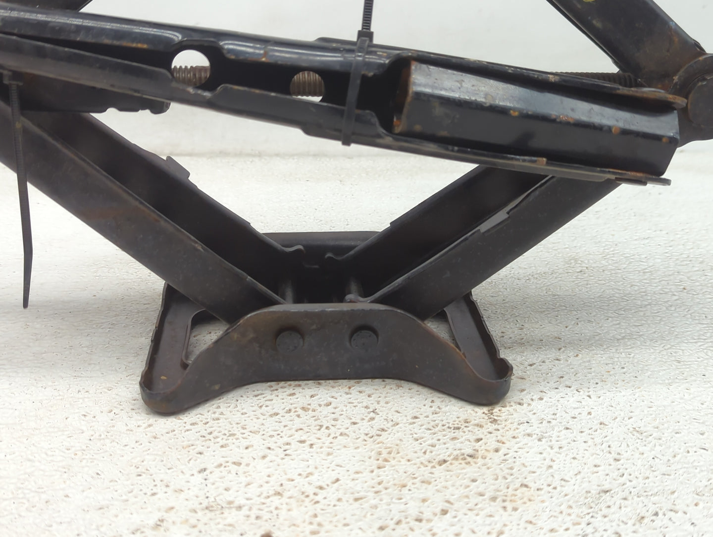 Chrysler 200 Spare Scissor Car Jack - Oemusedautoparts1.com