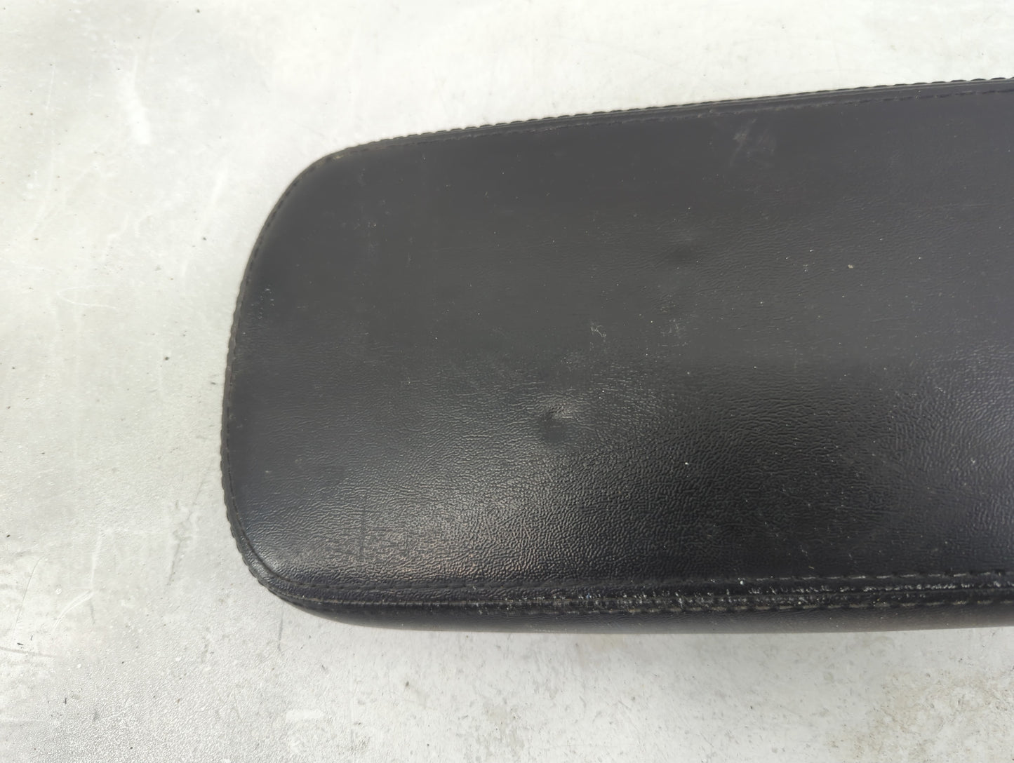 2011-2014 Chrysler 200 Center Console Armrest Cover Lid Fits Fits 2011 2012 2013 2014 OEM Used Auto Parts - Oemusedautoparts