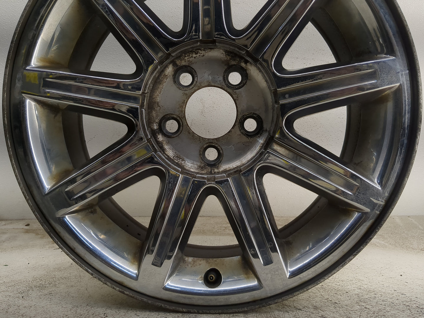 2005-2006 Chrysler 300 Oem Wheel Rim 1227731 - Oemusedautoparts1.com