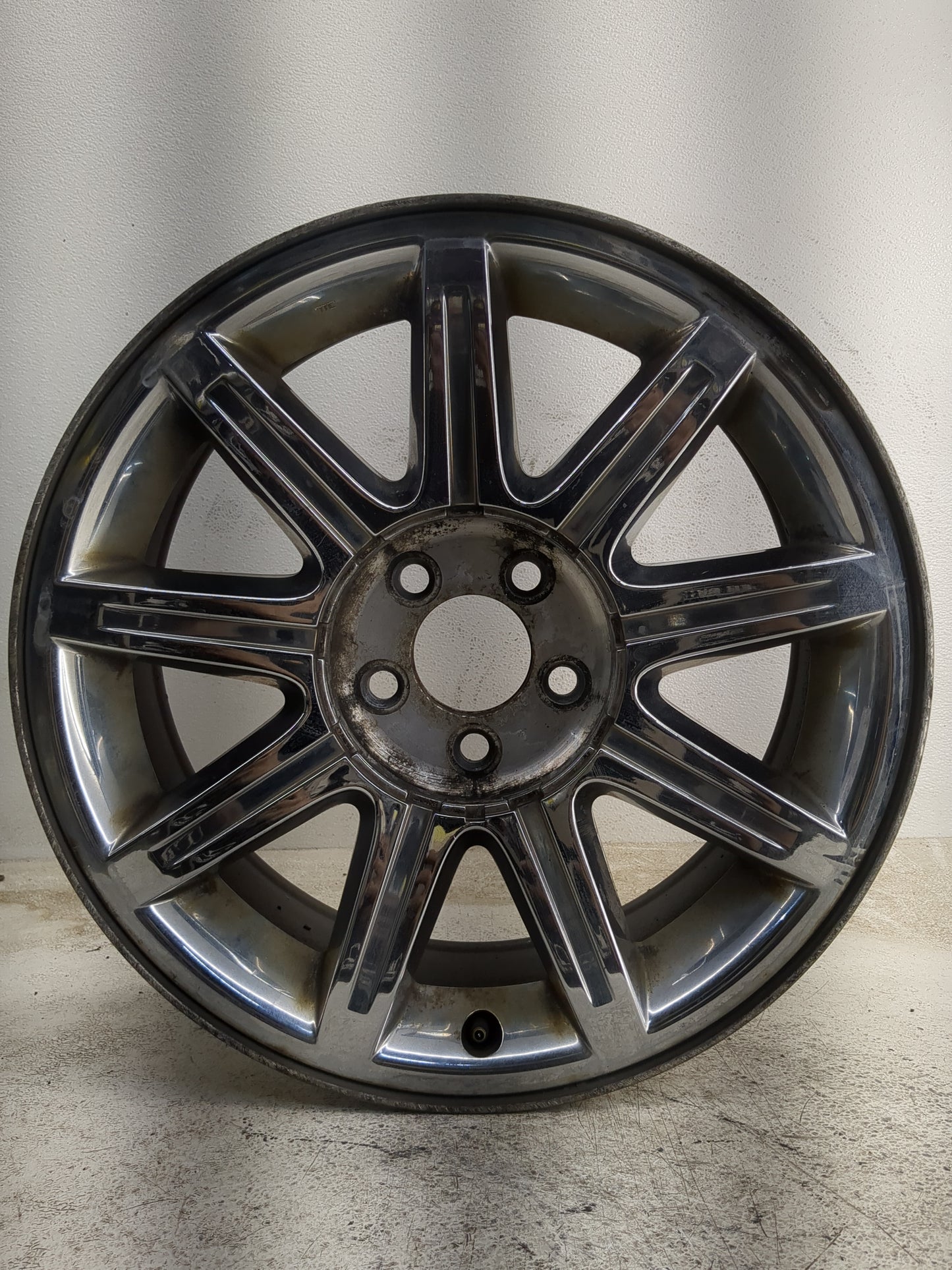 2005-2006 Chrysler 300 Oem Wheel Rim 1227731 - Oemusedautoparts1.com