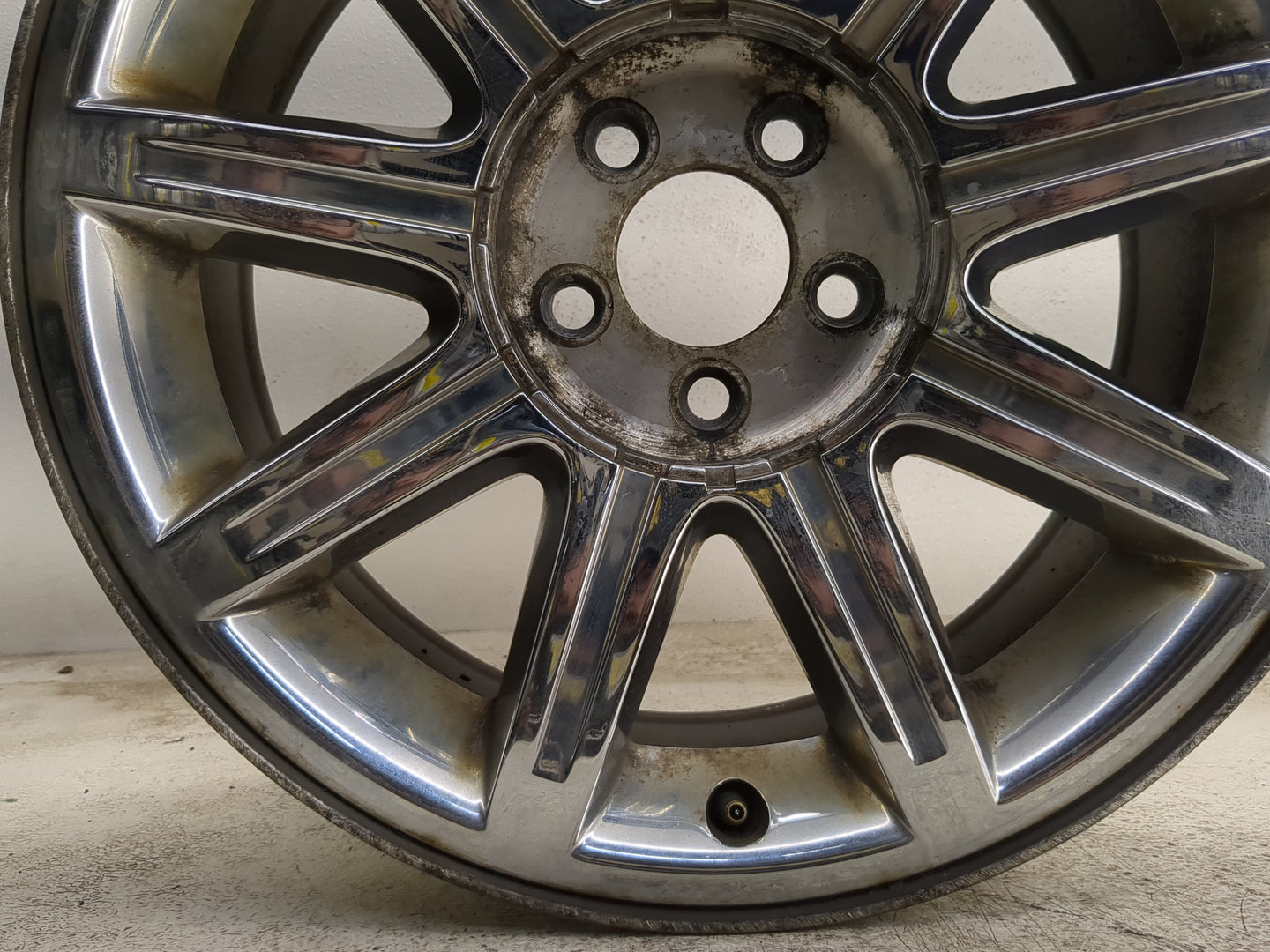 2005-2006 Chrysler 300 Oem Wheel Rim 1227731 - Oemusedautoparts1.com