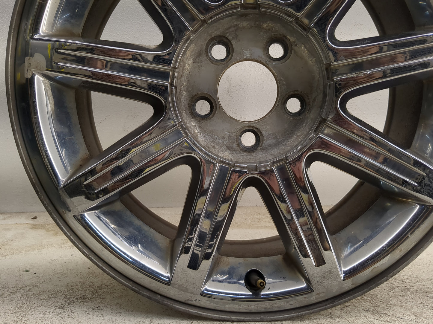 2005-2006 Chrysler 300 Oem Wheel Rim 1227742 - Oemusedautoparts1.com