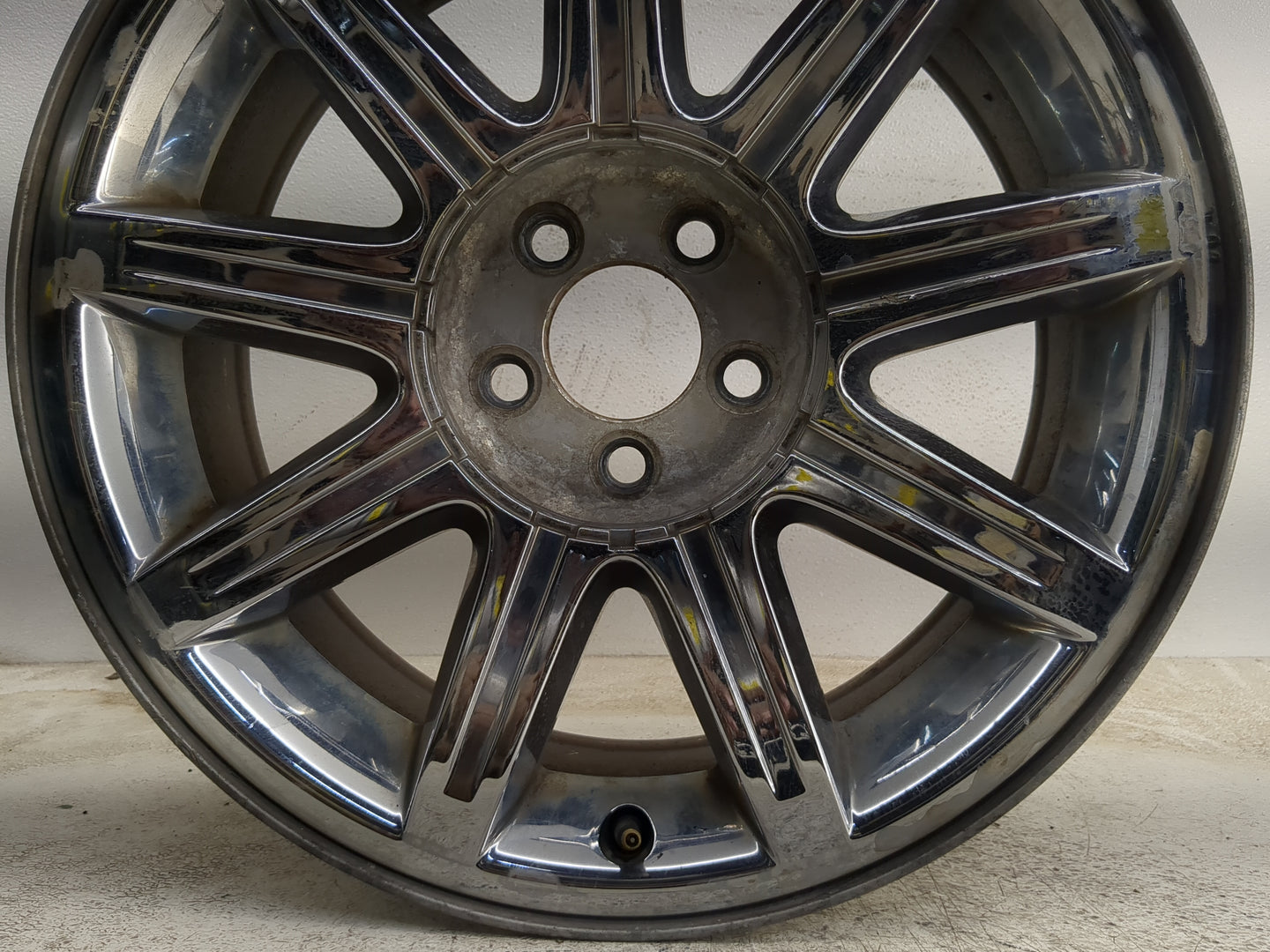 2005-2006 Chrysler 300 Oem Wheel Rim 1227742 - Oemusedautoparts1.com