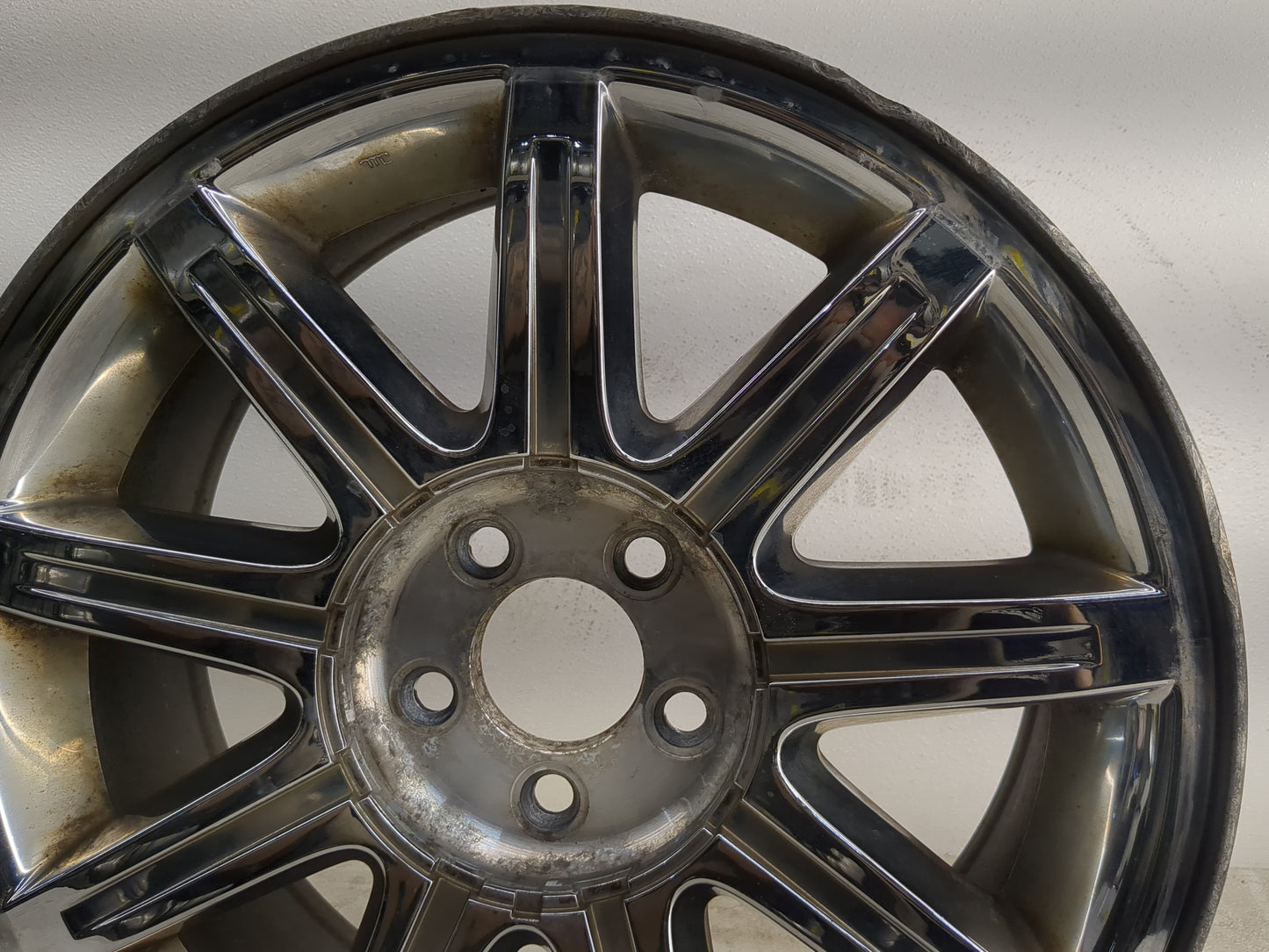 2005-2006 Chrysler 300 Oem Wheel Rim 1227743 - Oemusedautoparts1.com