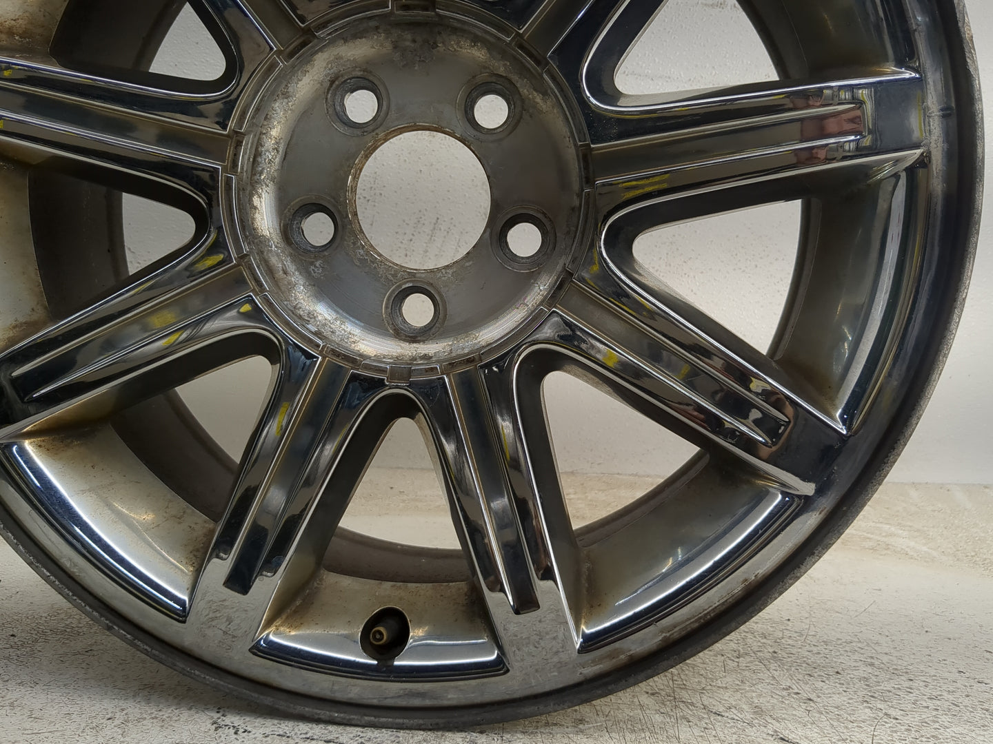 2005-2006 Chrysler 300 Oem Wheel Rim 1227743 - Oemusedautoparts1.com