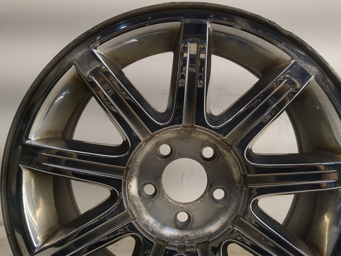 2005-2006 Chrysler 300 Oem Wheel Rim 1227743 - Oemusedautoparts1.com