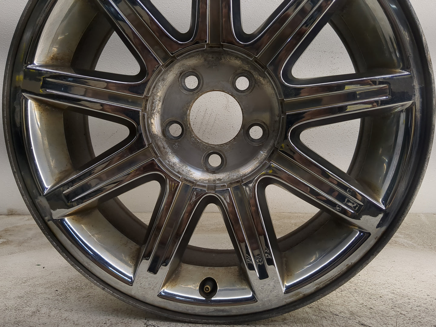 2005-2006 Chrysler 300 Oem Wheel Rim 1227743 - Oemusedautoparts1.com