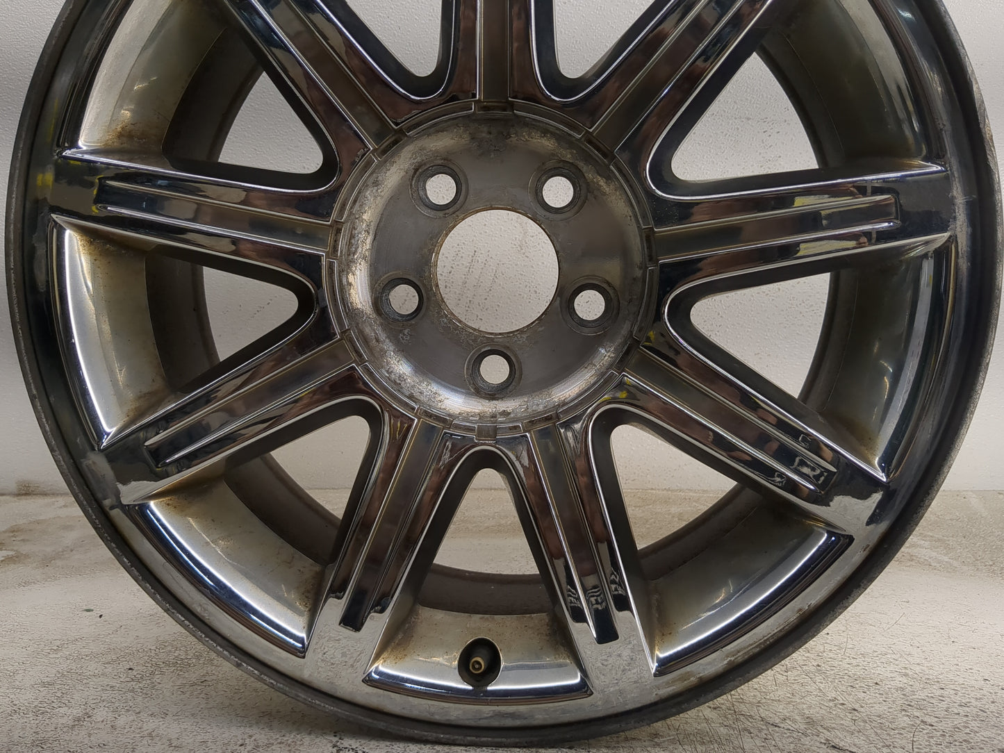 2005-2006 Chrysler 300 Oem Wheel Rim 1227743 - Oemusedautoparts1.com