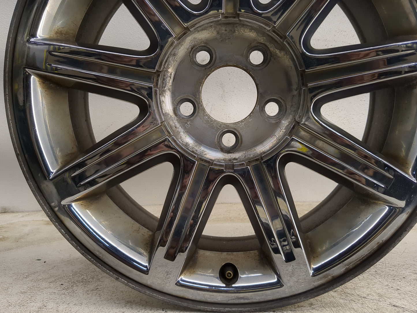 2005-2006 Chrysler 300 Oem Wheel Rim 1227743 - Oemusedautoparts1.com