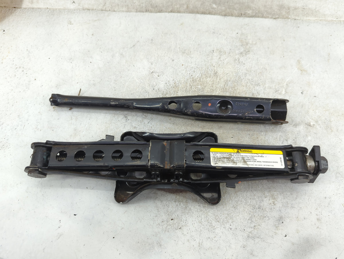 2006 Chrysler 300 Spare Scissor Car Jack 5025445 - Oemusedautoparts1.com
