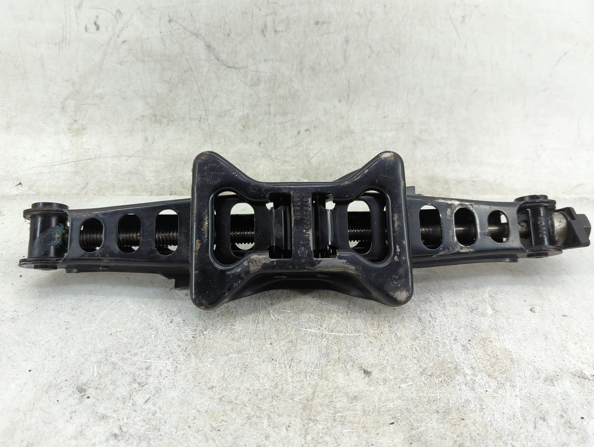 2006 Chrysler 300 Spare Scissor Car Jack - Oemusedautoparts1.com