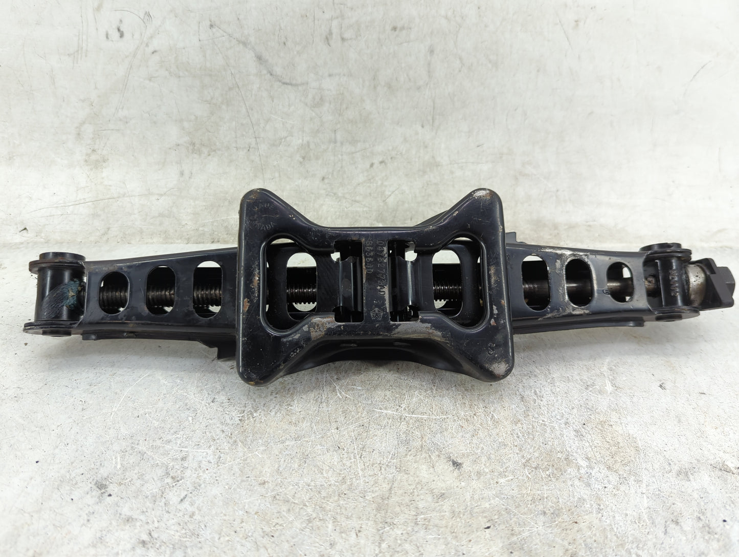 2006 Chrysler 300 Spare Scissor Car Jack - Oemusedautoparts1.com