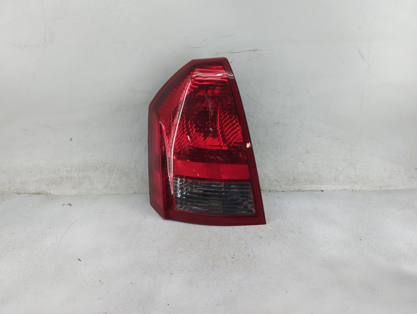 2005-2007 Chrysler 300 Tail Light Assembly Passenger Right OEM Fits Fits 2005 2006 2007 OEM Used Auto Parts - Oemusedautopar