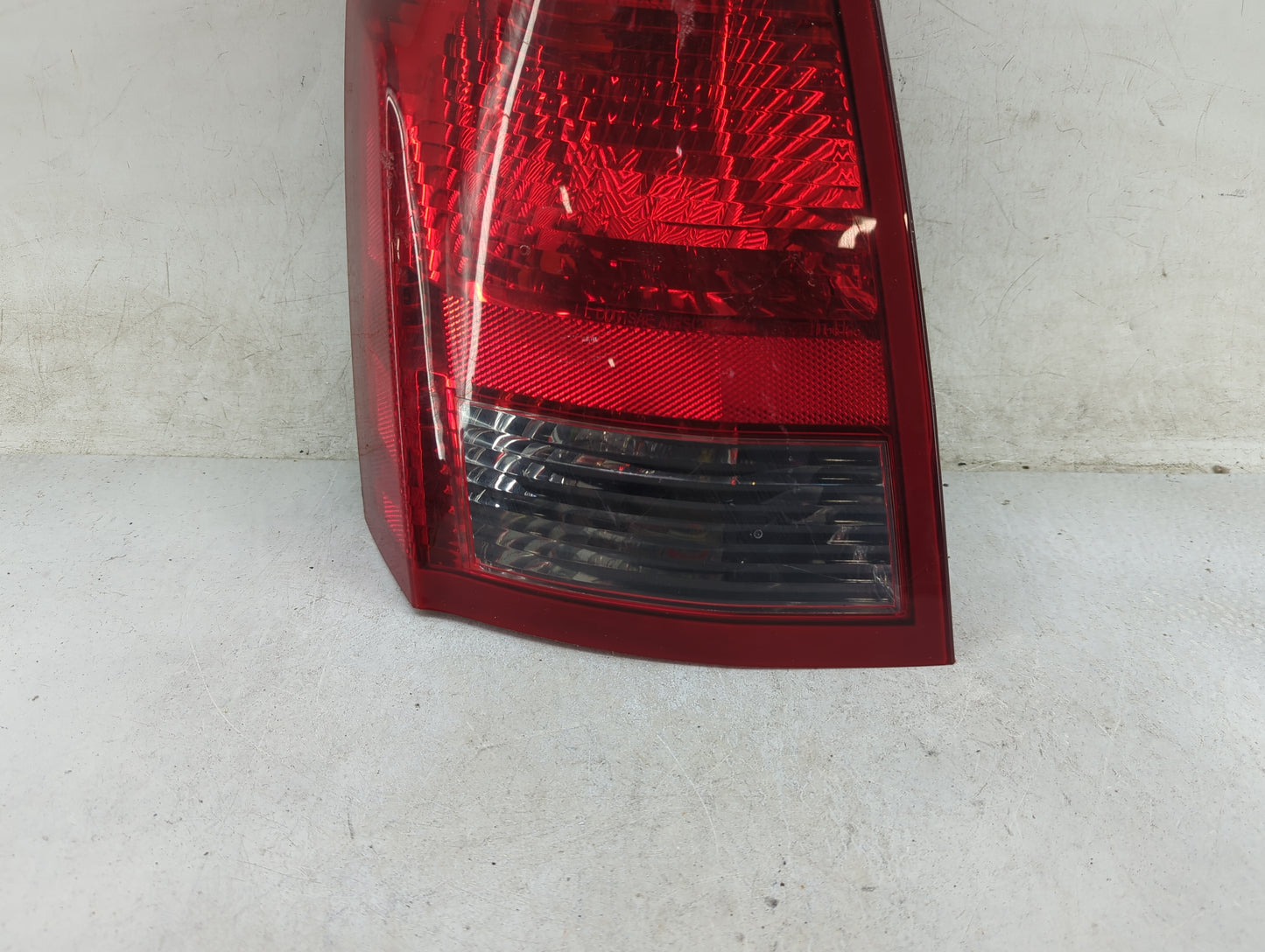 2005-2007 Chrysler 300 Tail Light Assembly Passenger Right OEM Fits Fits 2005 2006 2007 OEM Used Auto Parts - Oemusedautopar