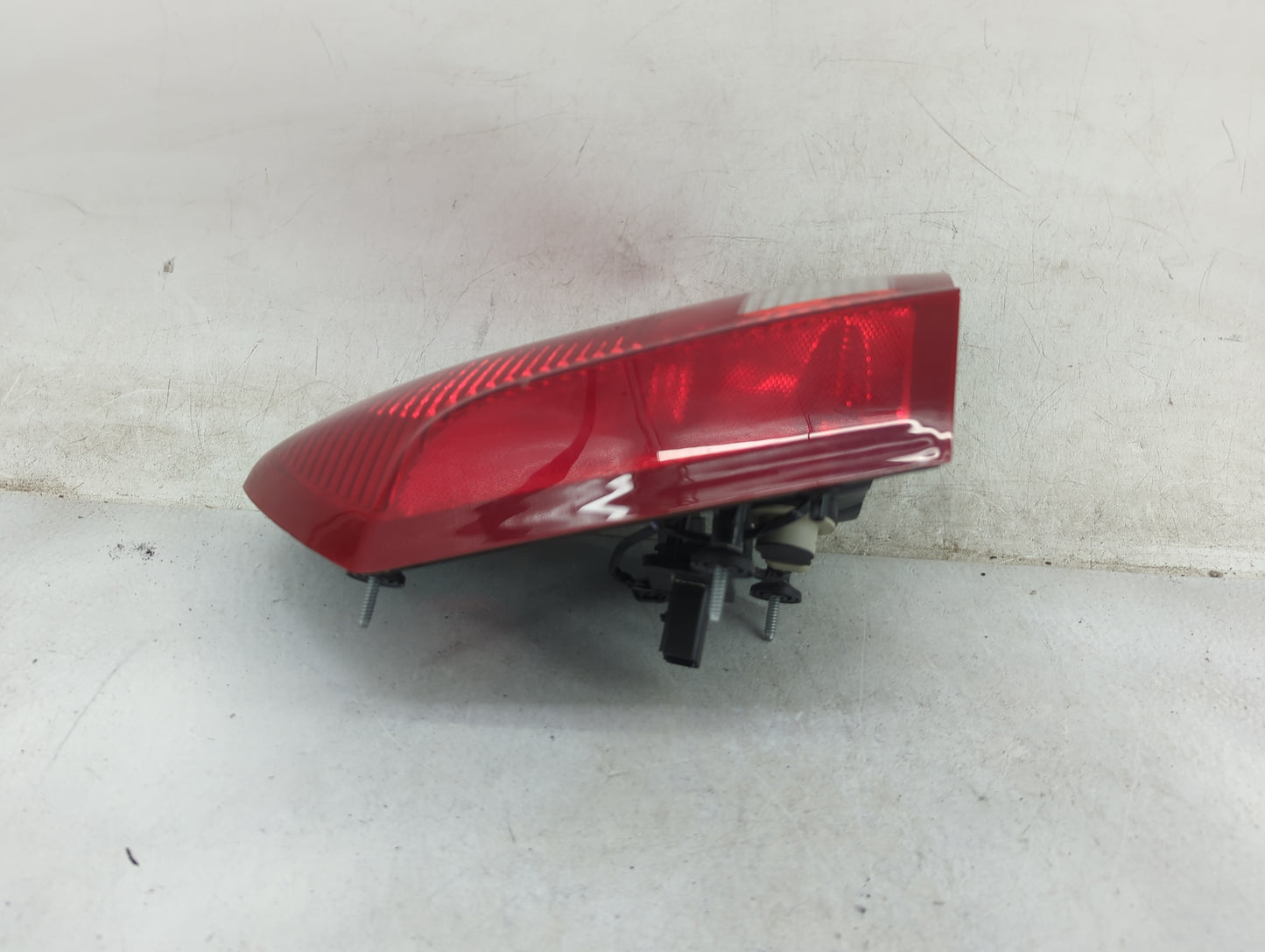 2005-2007 Chrysler 300 Tail Light Assembly Passenger Right OEM Fits Fits 2005 2006 2007 OEM Used Auto Parts - Oemusedautopar