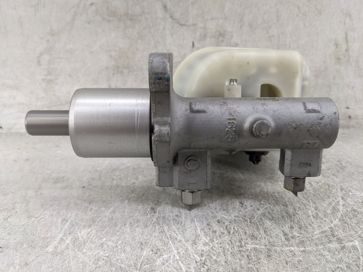 2006-2007 Chrysler 300 Brake Master Cylinder 5025554 - Oemusedautoparts1.com