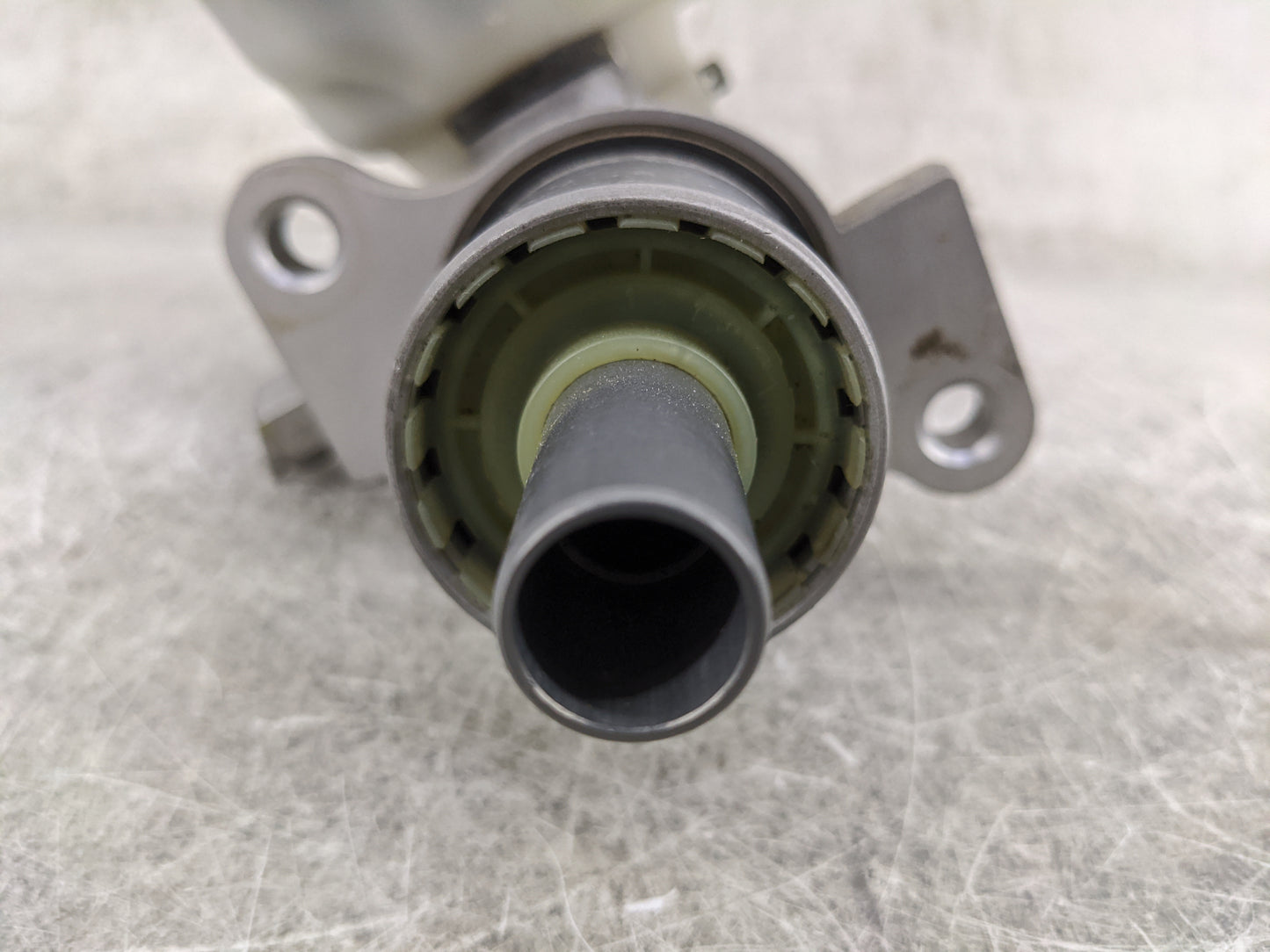 2006-2007 Chrysler 300 Brake Master Cylinder 5025554 - Oemusedautoparts1.com