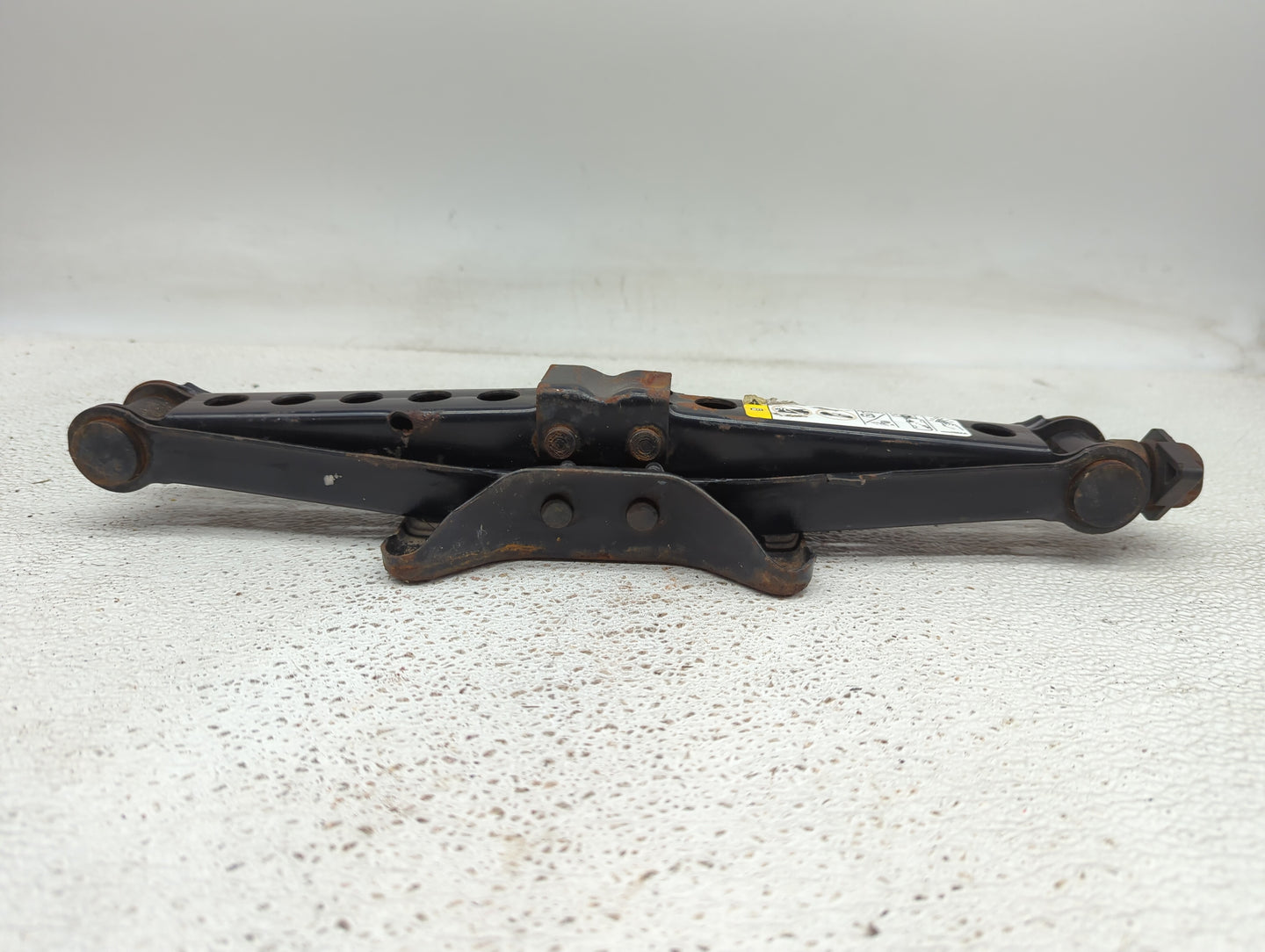 2008 Chrysler 300 Spare Scissor Car Jack 856206 - Oemusedautoparts1.com
