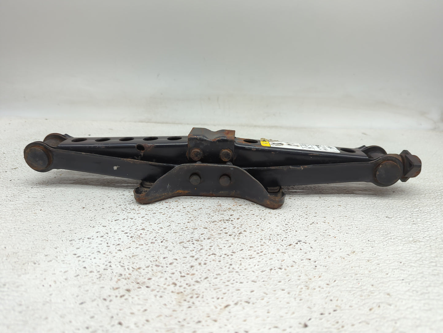 2008 Chrysler 300 Spare Scissor Car Jack 856206 - Oemusedautoparts1.com