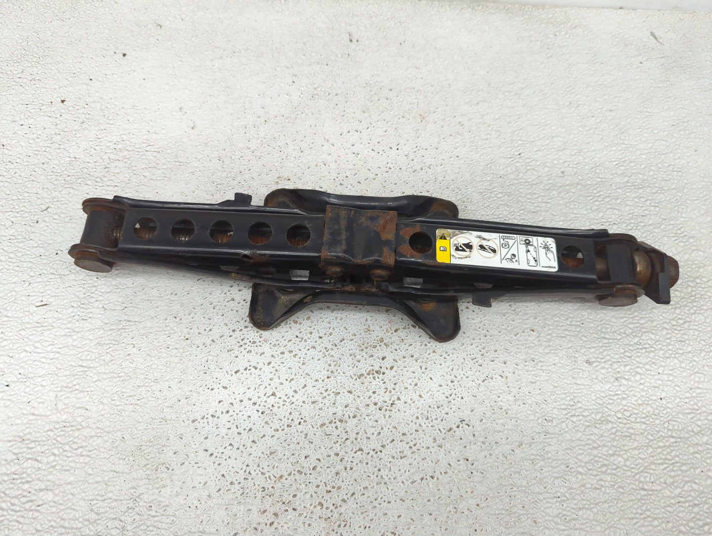 2008 Chrysler 300 Spare Scissor Car Jack 856206 - Oemusedautoparts1.com