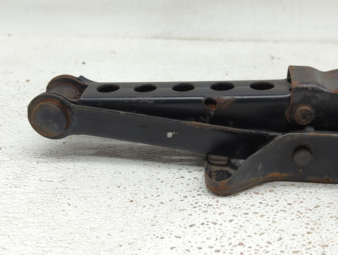2008 Chrysler 300 Spare Scissor Car Jack 856206 - Oemusedautoparts1.com