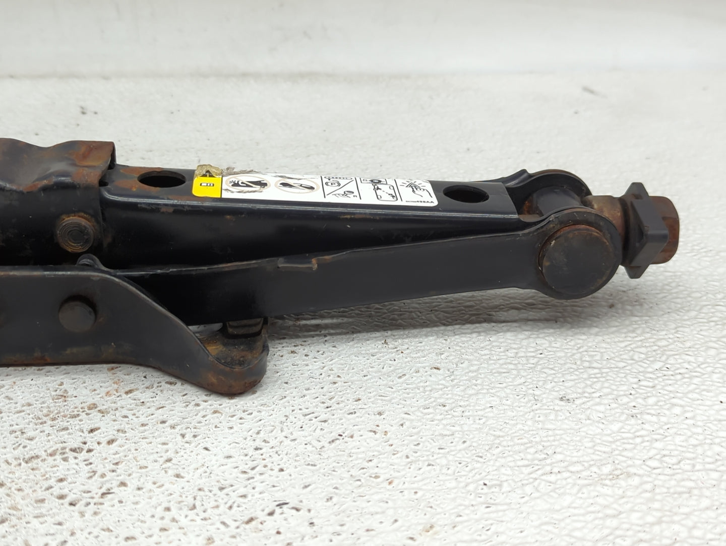 2008 Chrysler 300 Spare Scissor Car Jack 856206 - Oemusedautoparts1.com