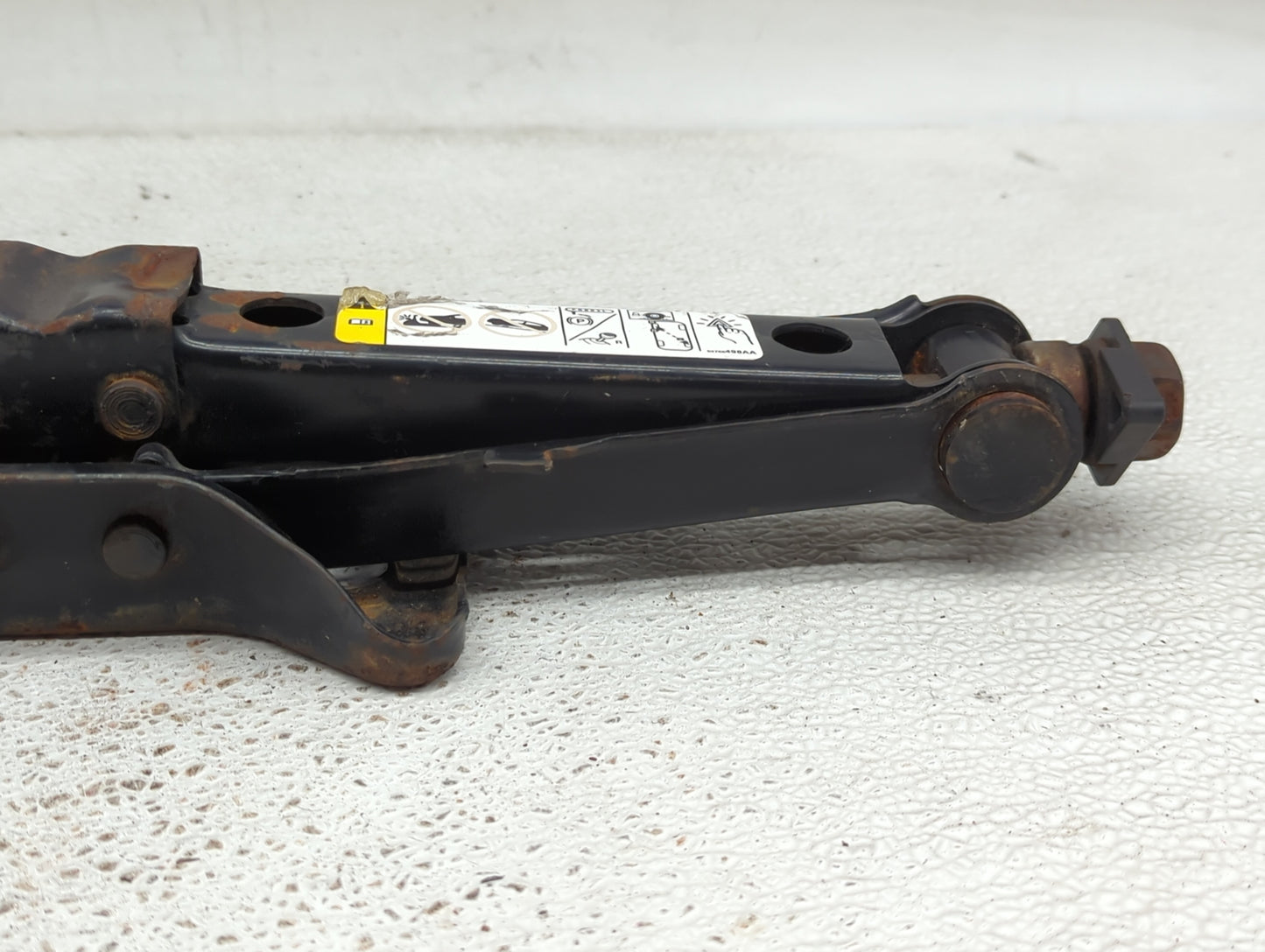 2008 Chrysler 300 Spare Scissor Car Jack 856206 - Oemusedautoparts1.com