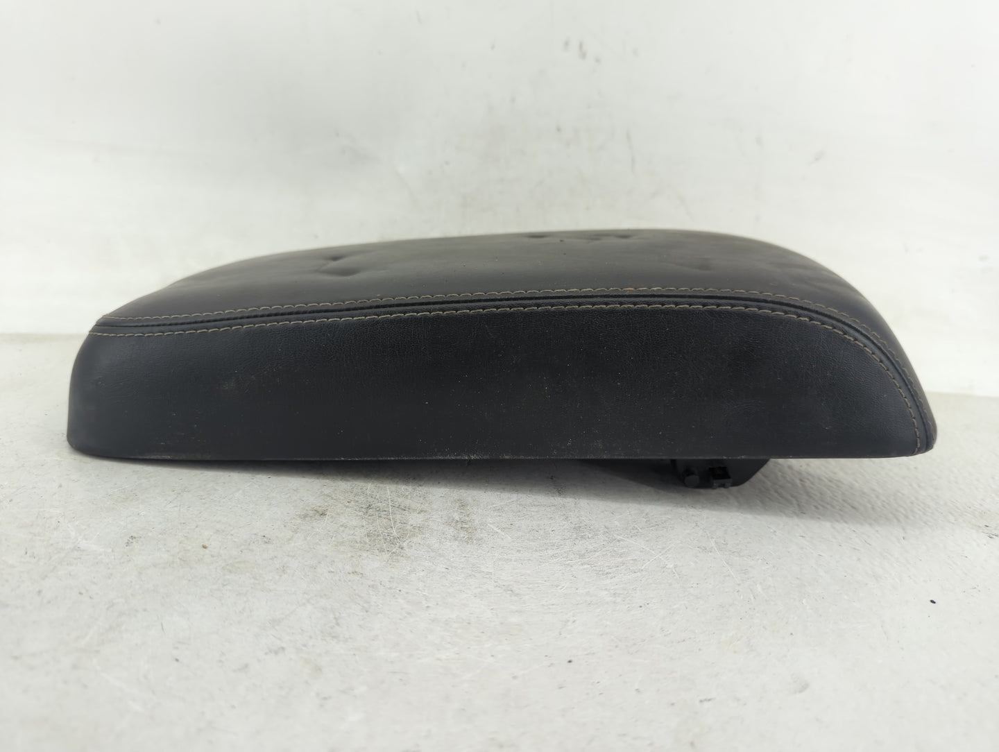 2015-2022 Chrysler 300 Center Console Armrest Cover Lid Fits Fits 2015 2016 2017 2018 2019 2020 2021 2022 OEM Used Auto Part