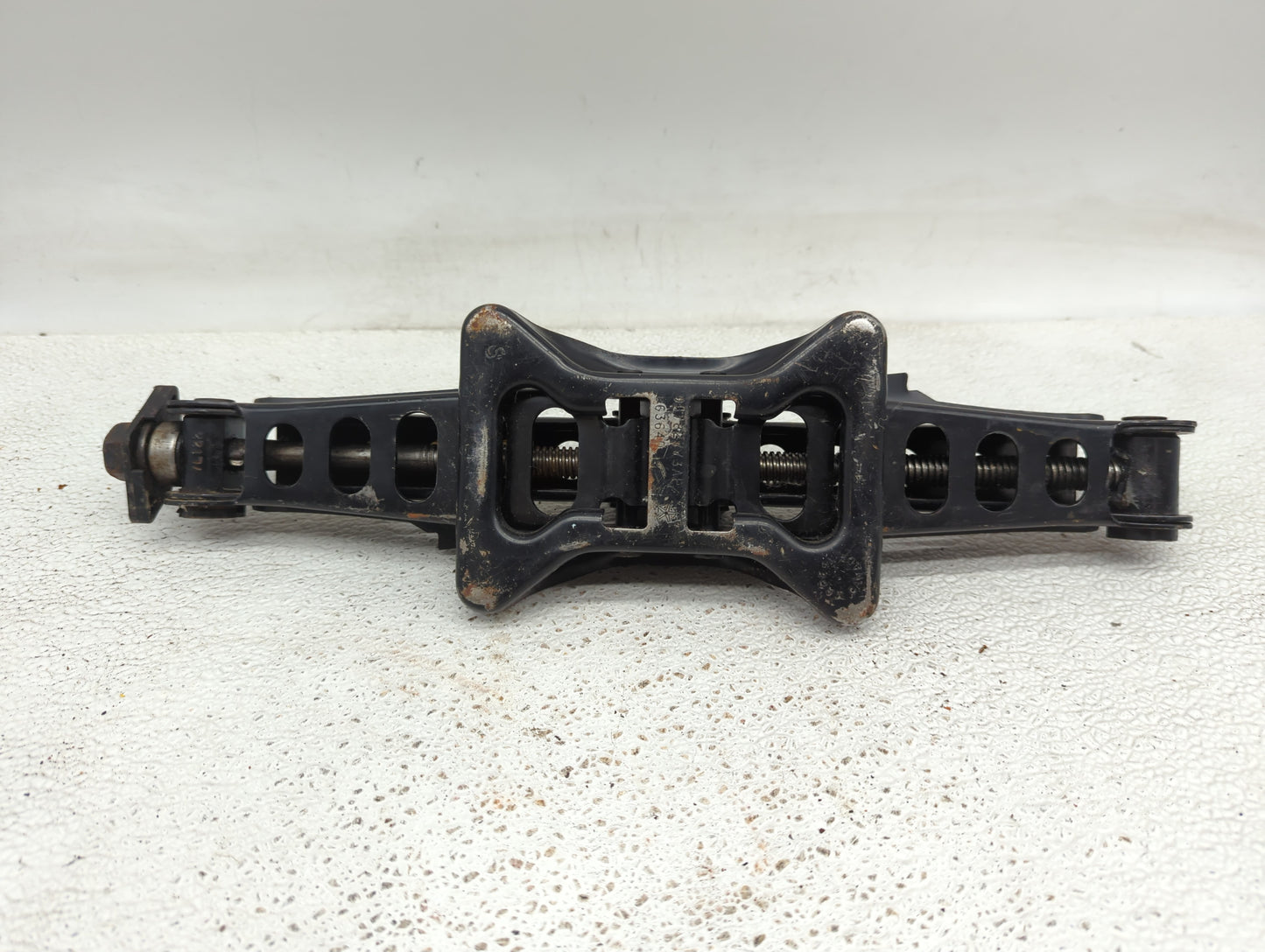 2008 Chrysler 300 Spare Scissor Car Jack - Oemusedautoparts1.com